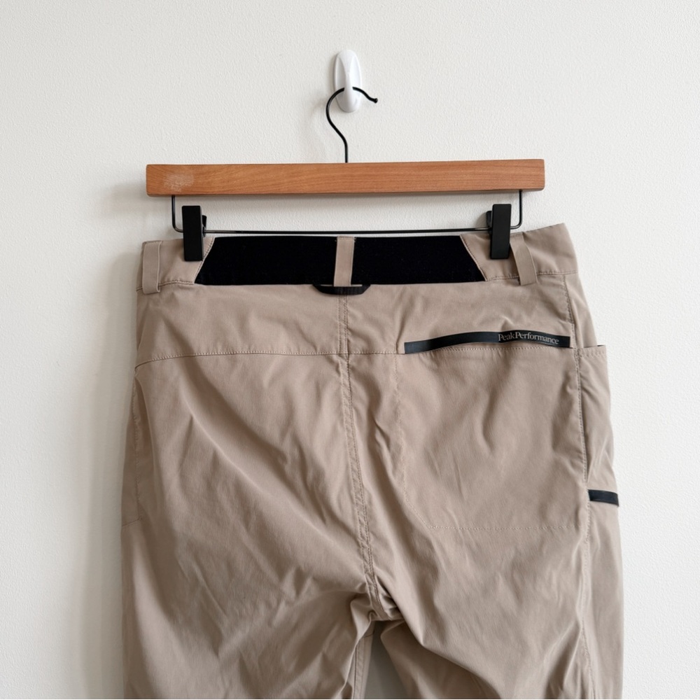 PEAK PERFORMANCE • Iconiq Outdoor Pants in Beige - Picture 8 of 15